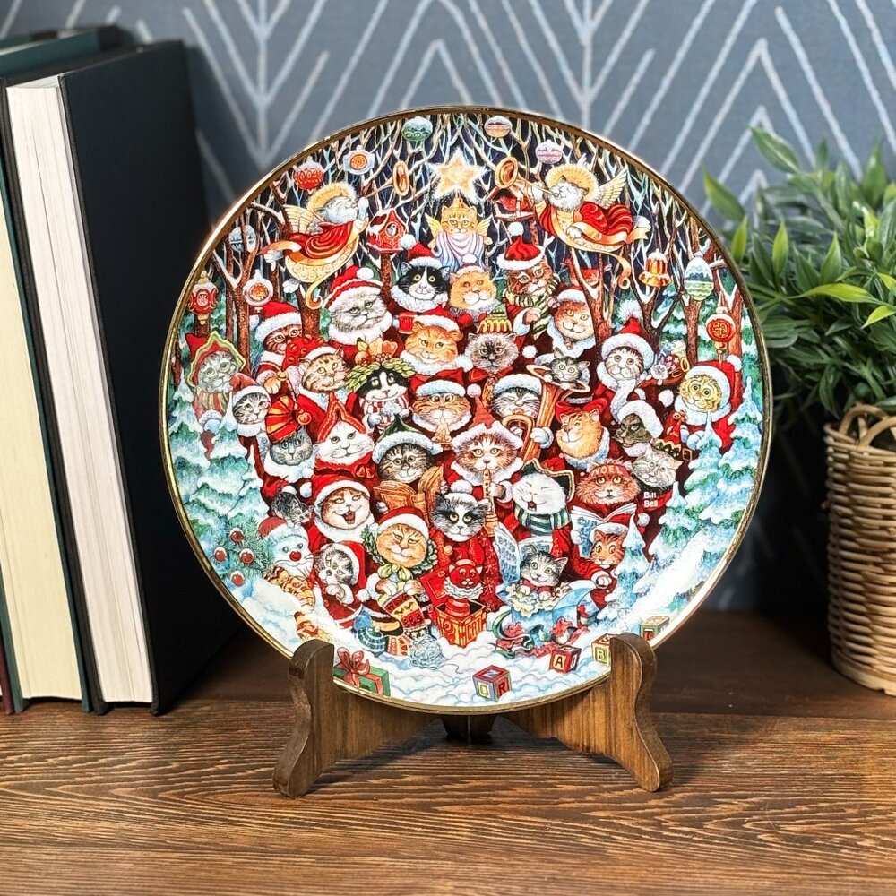 Santa Claws Cat Christmas Collector 8" Plate by Bill Bell from the Franklin Mint